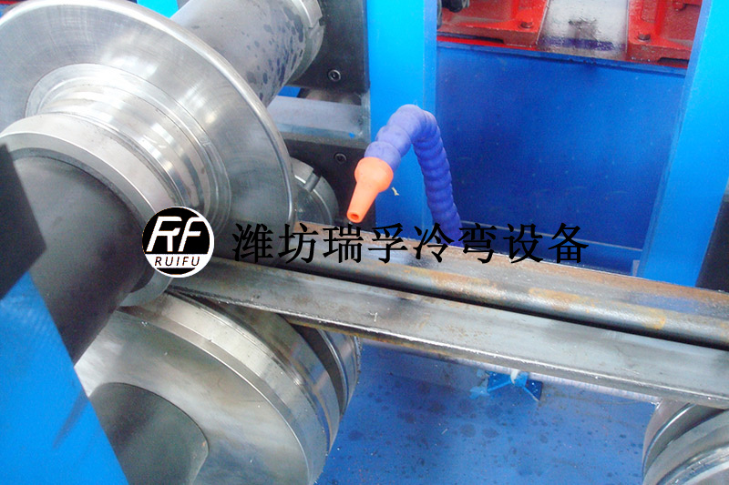 電梯導軌設備