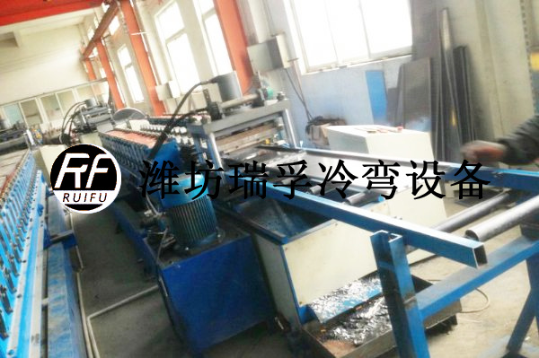 貨架型材設備