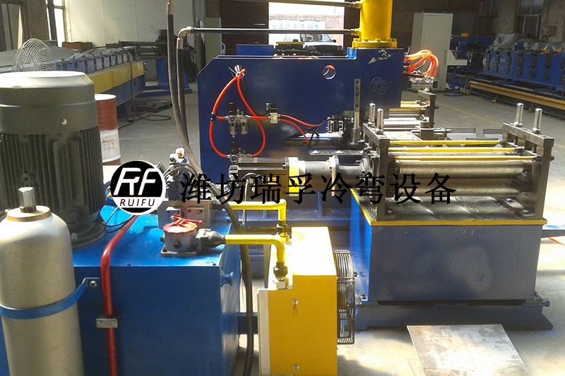立體車庫邊梁數(shù)控沖設(shè)備6.jpg