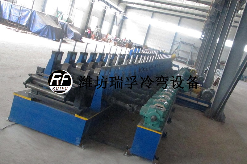 立體車庫邊梁數(shù)控沖設(shè)備