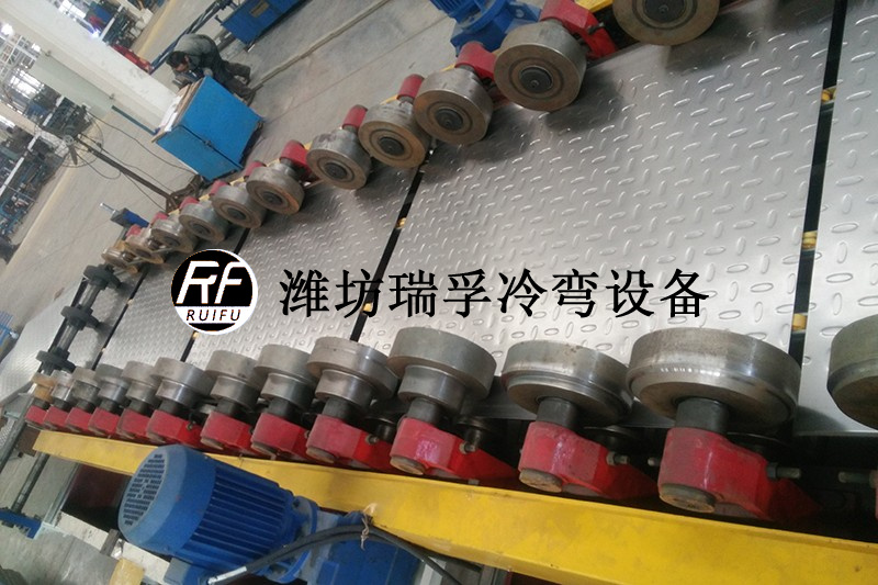 汽車底板設備 (2).jpg
