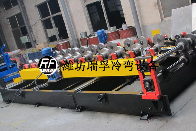 汽車(chē)底板設(shè)備 (1).jpg