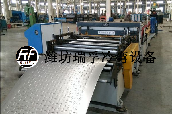 汽車(chē)底板設(shè)備