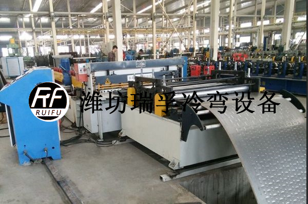 汽車(chē)底板設(shè)備