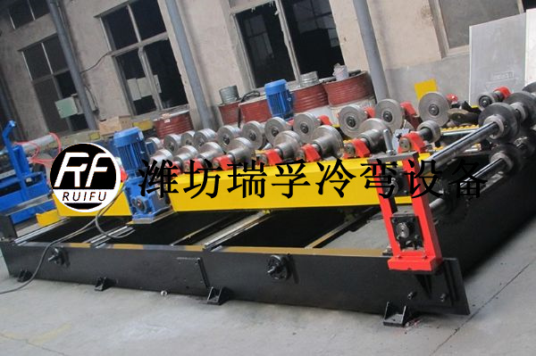 汽車(chē)底板設(shè)備