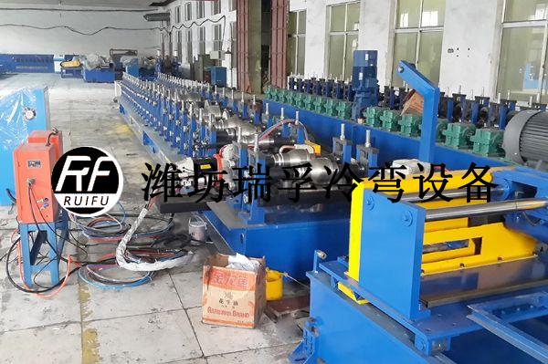 車廂板成型設(shè)備