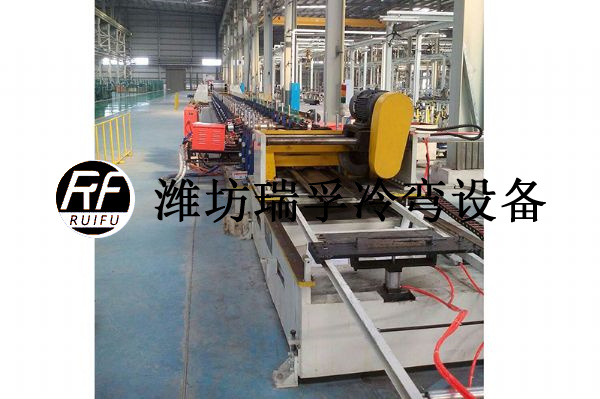 車廂板成型設(shè)備