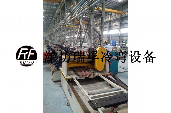 車廂板成型設(shè)備