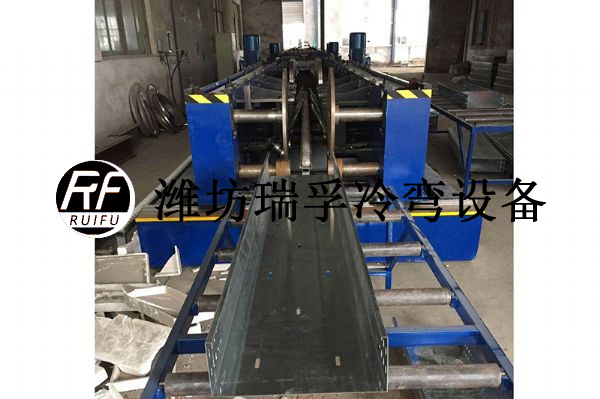 電纜橋架設(shè)備—翻邊加強(qiáng)型