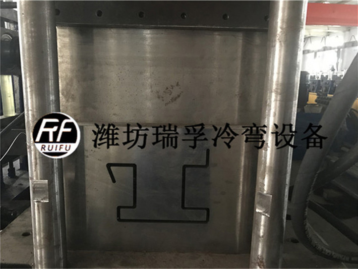 集裝箱立柱成型設(shè)備，圖片放了后面.jpg
